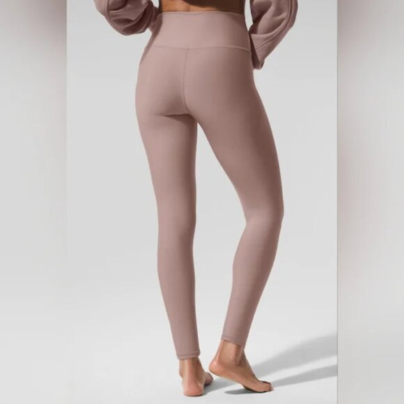 Alo Yoga High-Waist Airlift 7/8 Legging - Picture 2 of 8